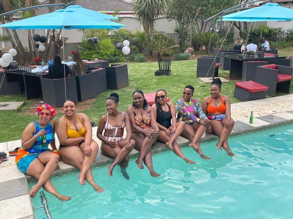 Africa Paradise - Or Tambo Airport Boutique Hotel Benoni Esterno foto