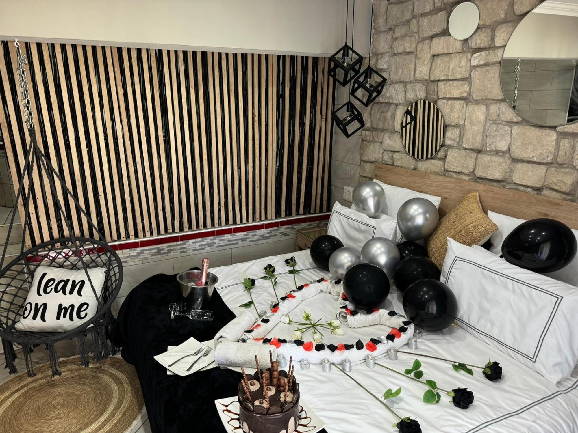 Africa Paradise - Or Tambo Airport Boutique Hotel Benoni Esterno foto